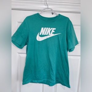 Women’s Large Nike Tshirt